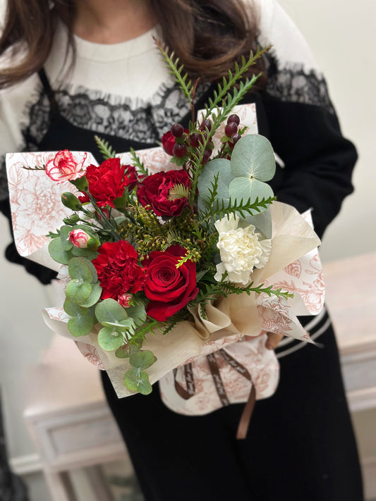 1AFS Holiday Surprise Mini Bouquet