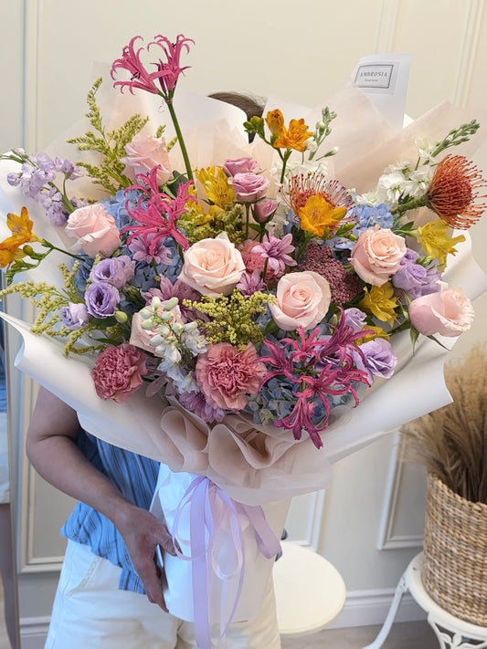 Florit's Pick Grand Bloom Bouquet (Designed in Floral Foam – Premium Standing Style)