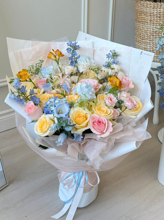 Florit's Pick Grand Bloom Bouquet (Designed in Floral Foam – Premium Standing Style)