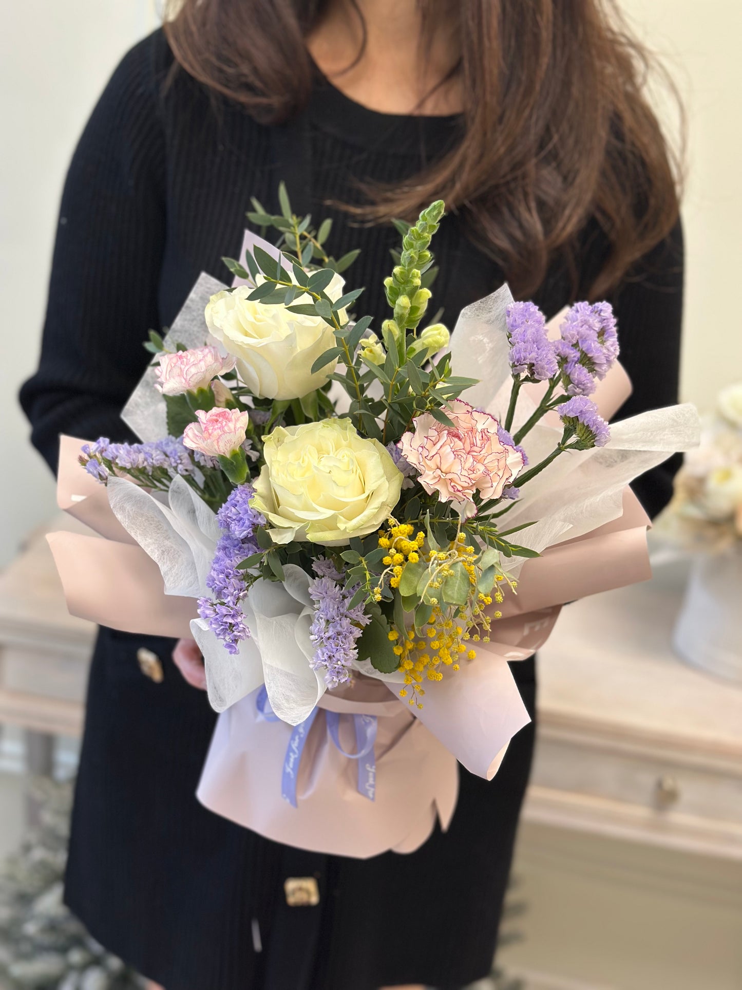 1AFS Holiday Surprise Mini Bouquet