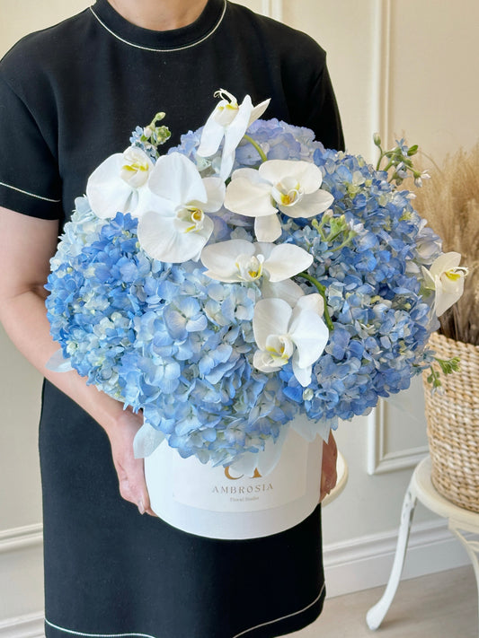 Blue Horizon Orchid & Hydrangea Hat Box