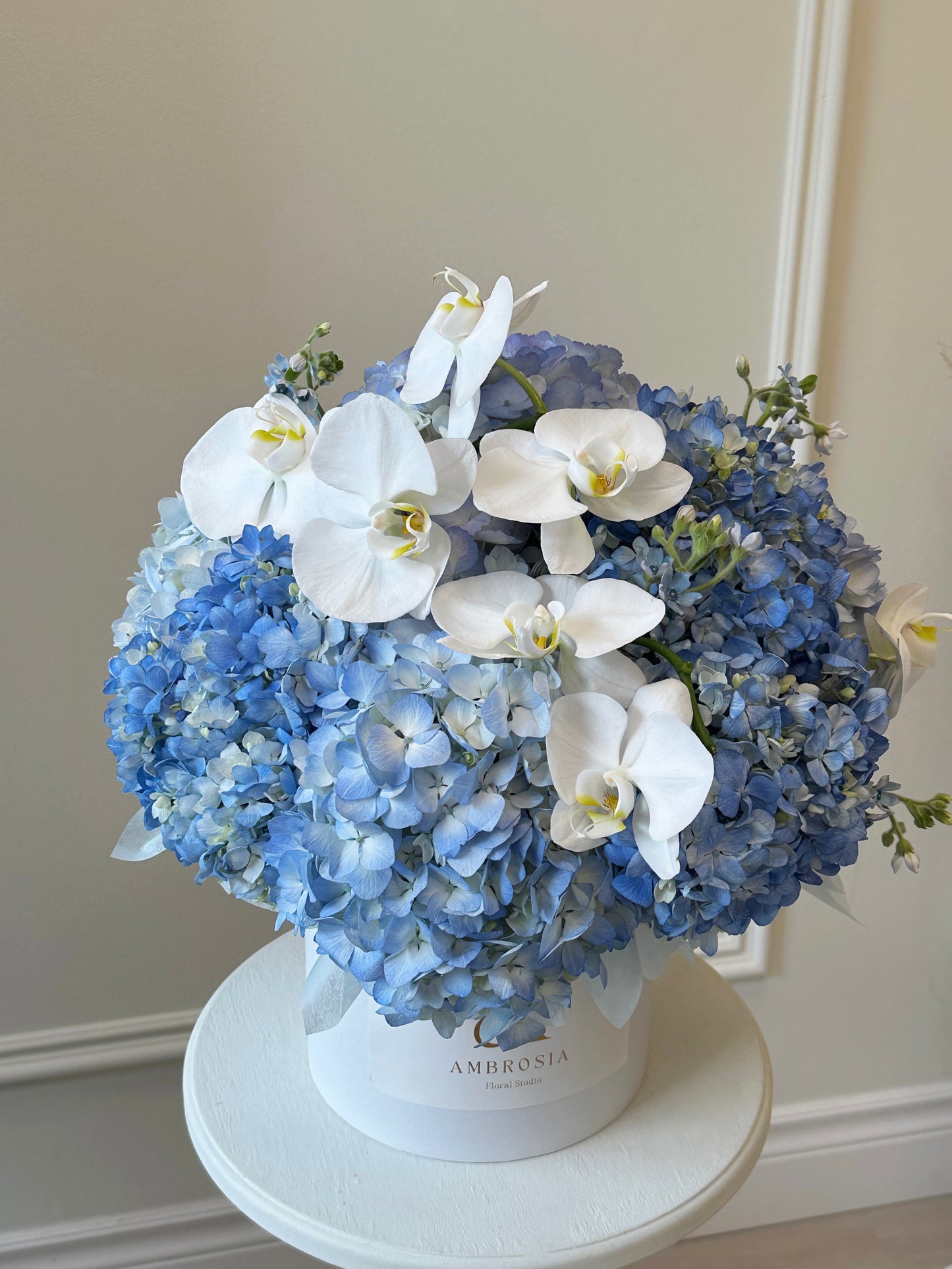 Blue Horizon Orchid & Hydrangea Hat Box