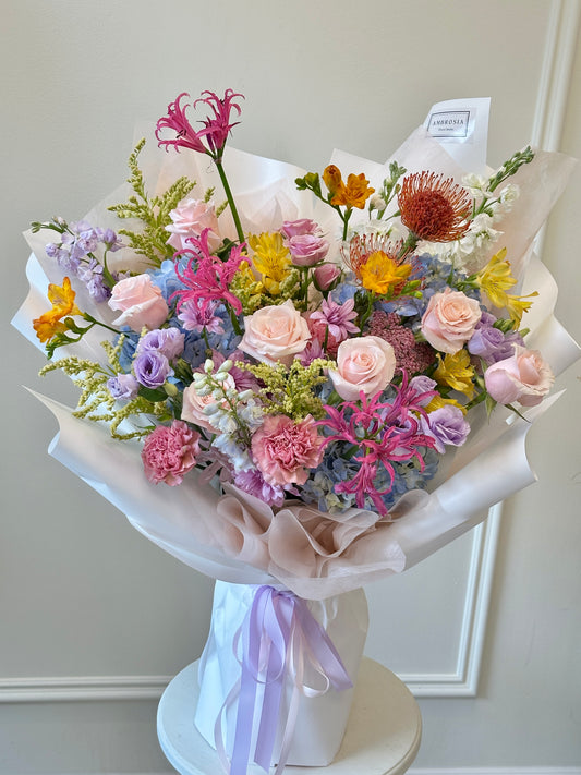 Florit's Pick Grand Bloom Bouquet (Designed in Floral Foam – Premium Standing Style)