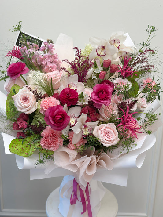 Florit's Pick Grand Bloom Bouquet (Designed in Floral Foam – Premium Standing Style)