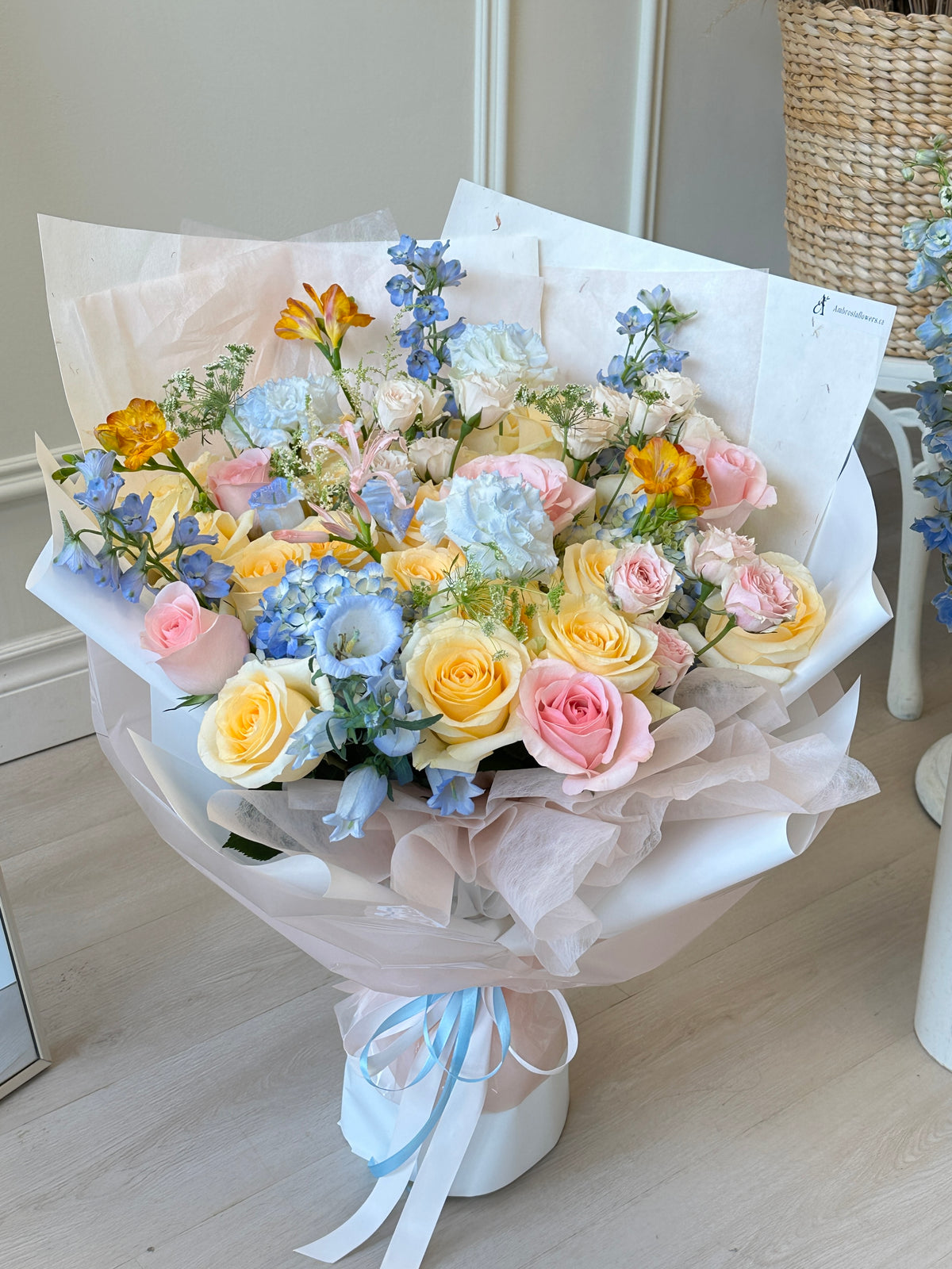 Florit's Pick Grand Bloom Bouquet (Designed in Floral Foam – Premium Standing Style)