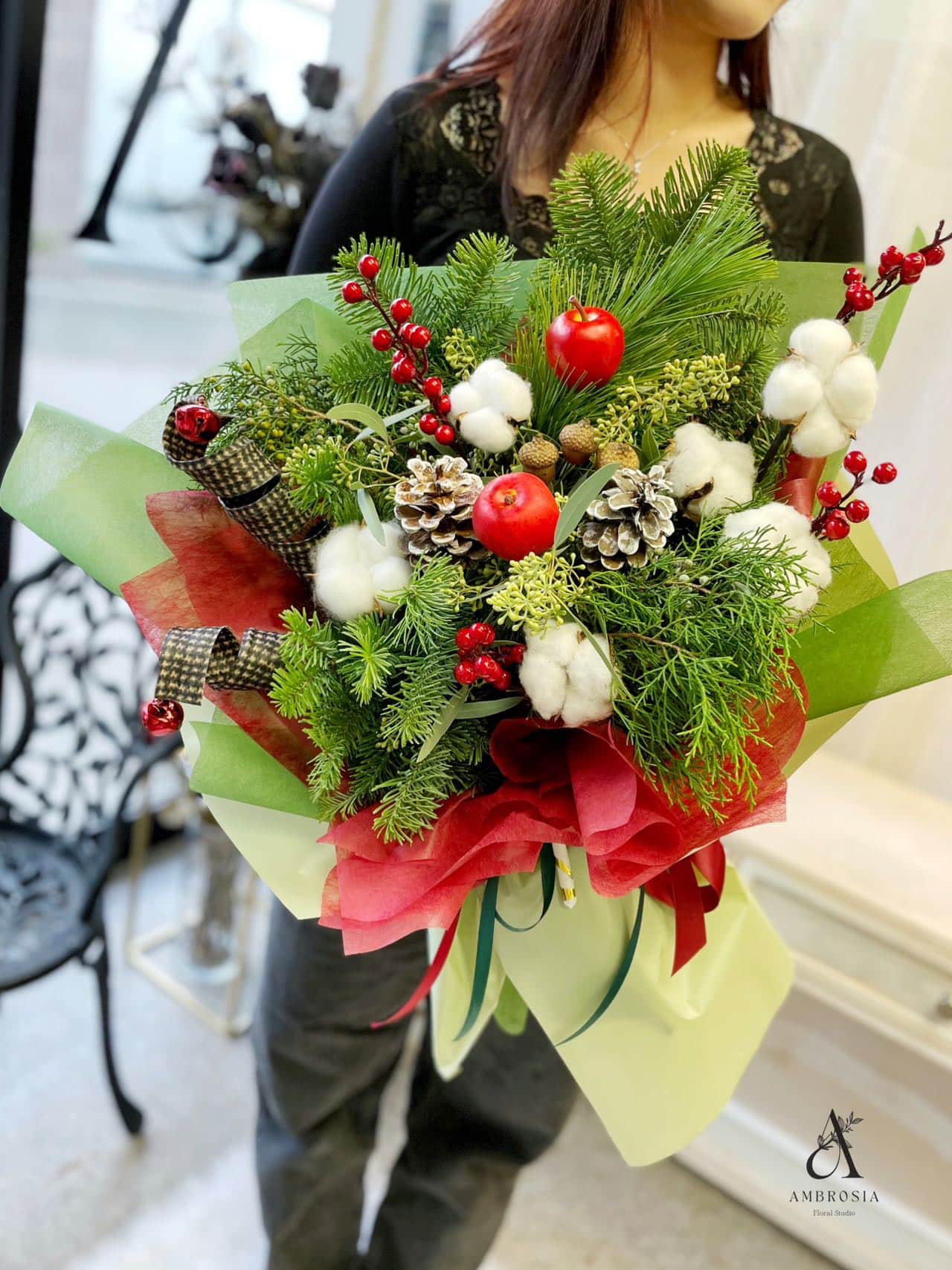 Enchanted Yuletide Bouquet XL 89