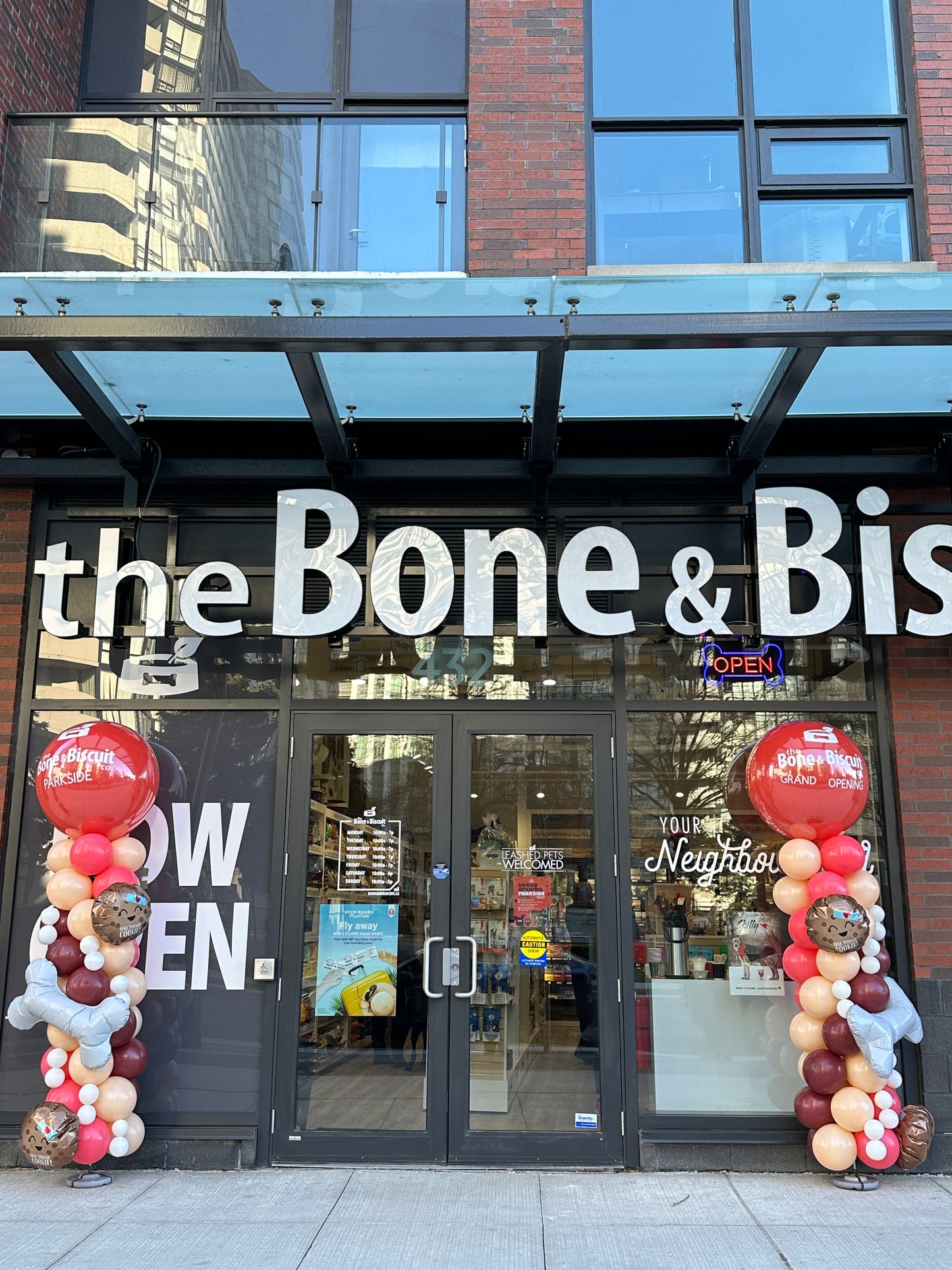 Cutcom Grand Opening Column – Spiral (Pair)