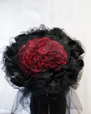 52-99 CHIFFON RED ROSE BOUQUET black wrapping